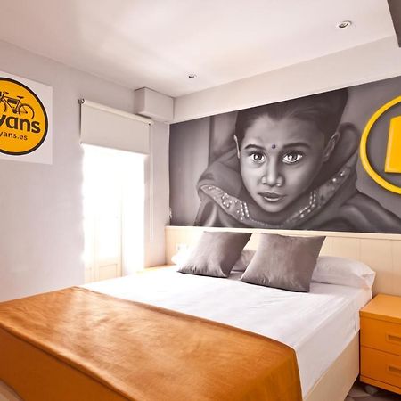 Ryans Budget Ibiza città Esterno foto