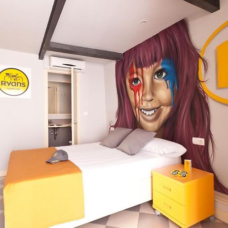 Ryans Budget Ibiza città Esterno foto