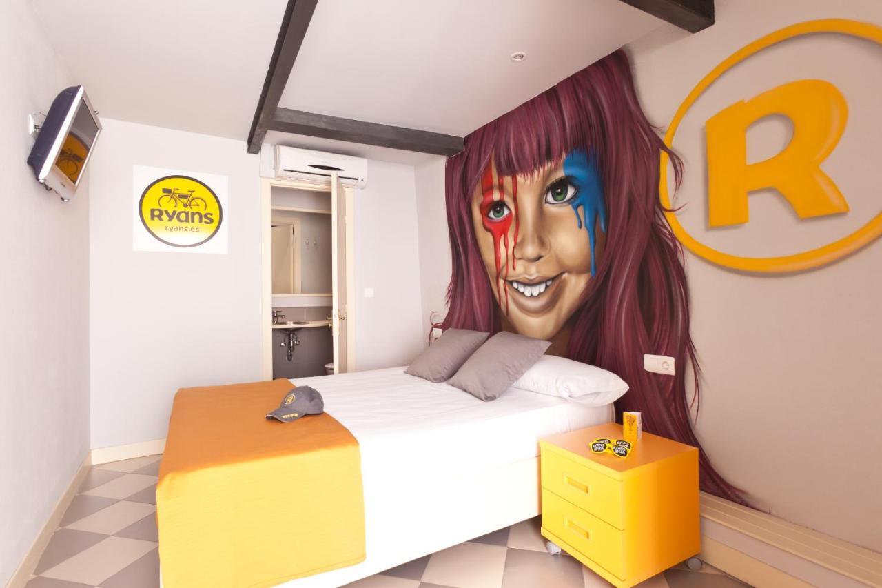 Ryans Budget Ibiza città Esterno foto